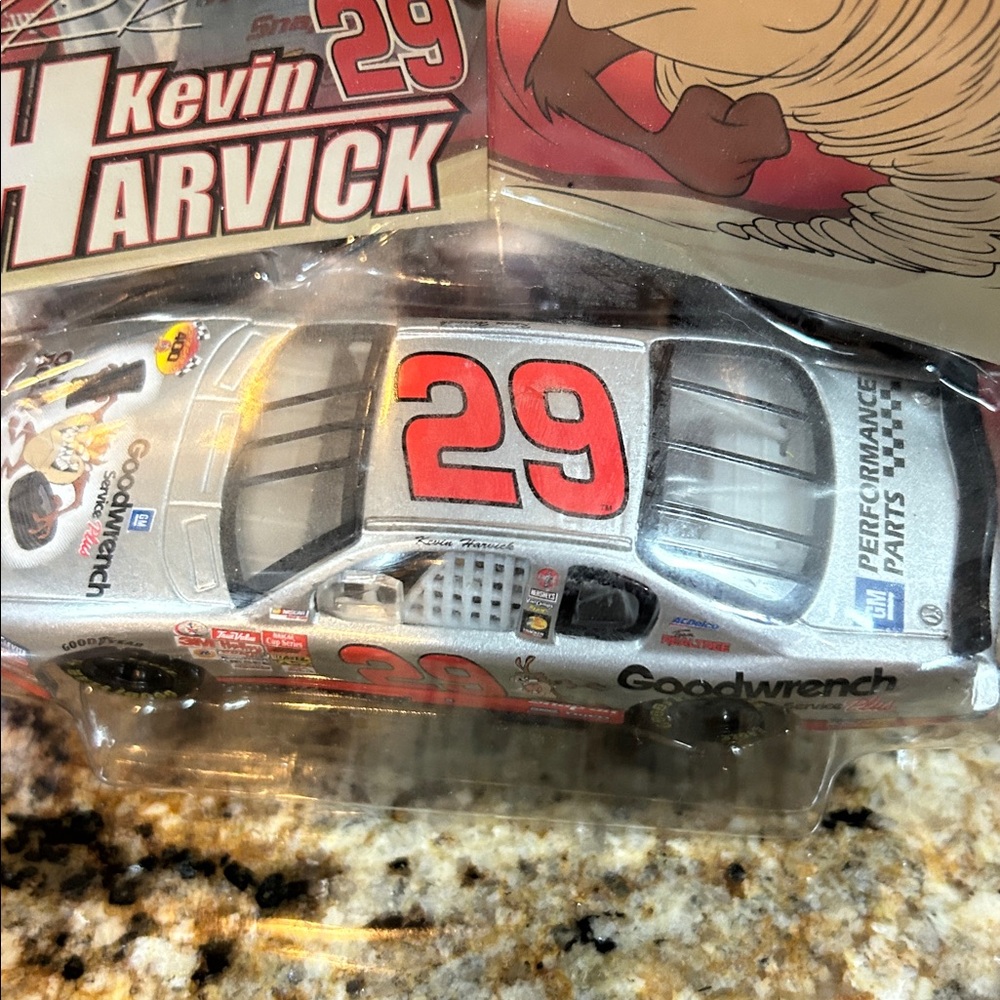 NASCAR Kevin Harvick #29 Taz Team Collector Cards with Car 1:43 - Picture 5 of 6
